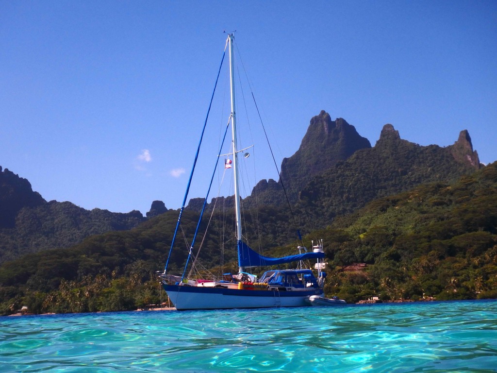 Batu in Paradise - At anchor in Opunohu Bay, Moorea